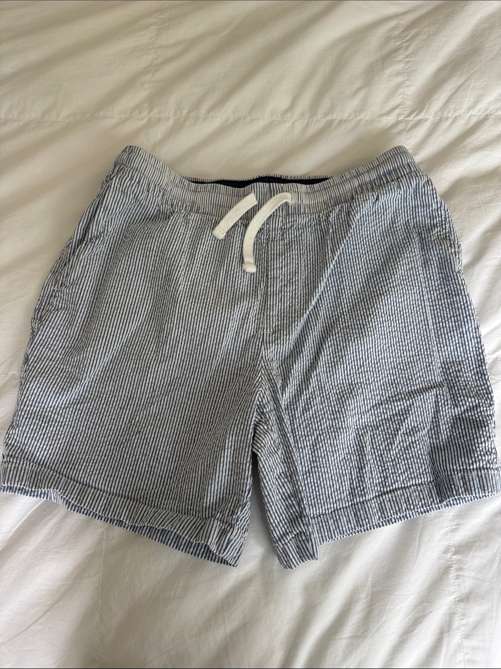 Boys Vineyard Vines Navy & White Seersucker shorts with Drawstring size 16